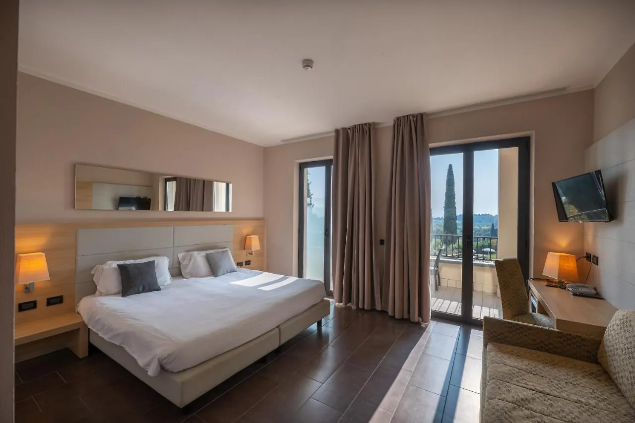 Villa Luisa Resort & Luxury Apartments San Felice del Benaco 4*,